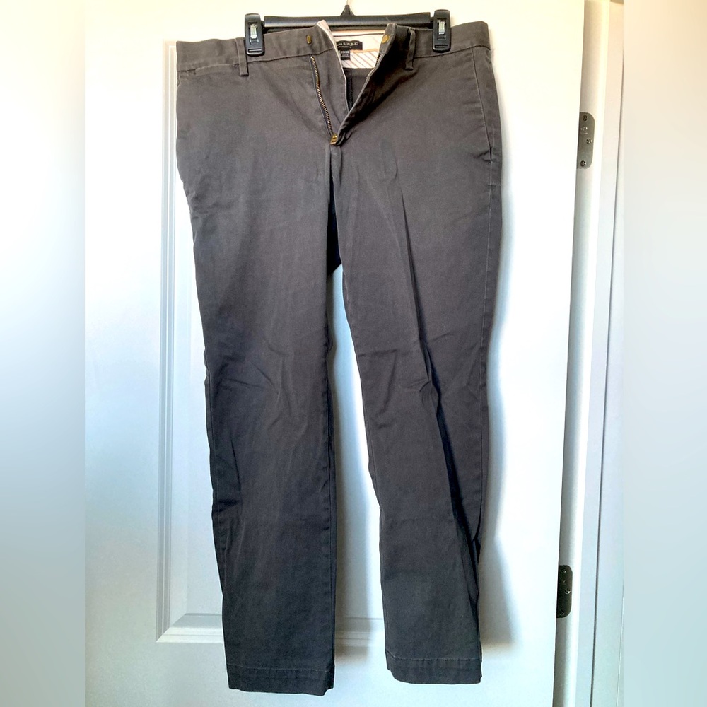 Banana Republic Men’s Rapid Movement Chino Grey Pant, size 33/30